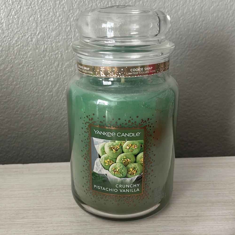 COPY - Yankee candle. Crunchy pistachio vanilla large jar!